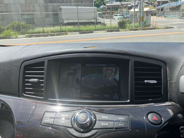 2010 Nissan Elgrand – thumbnail 4