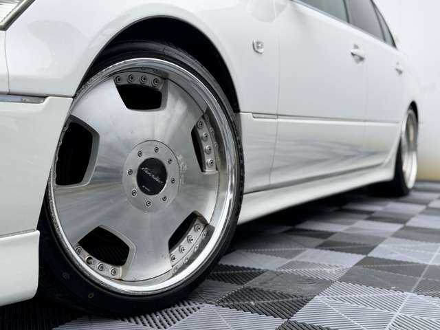 2003 Toyota Celsior – thumbnail 3