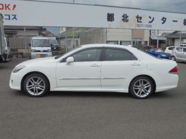 2010 Toyota Crown Athlete – thumbnail 3