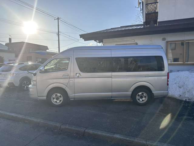 2005 Toyota Hiace – thumbnail 2