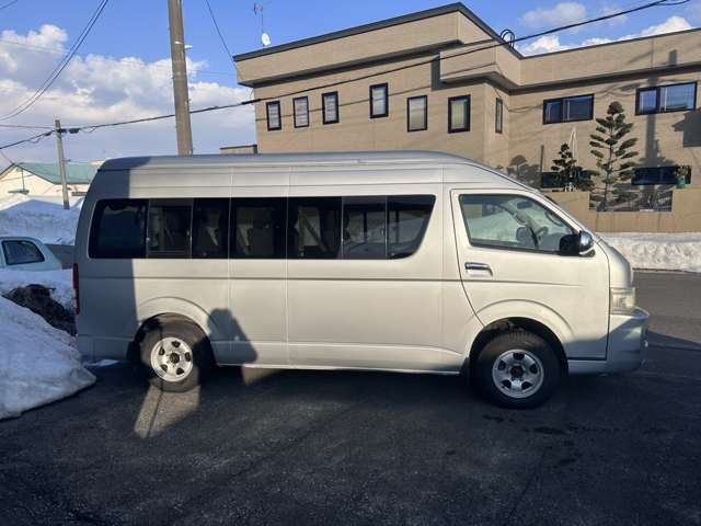 2005 Toyota Hiace – thumbnail 3