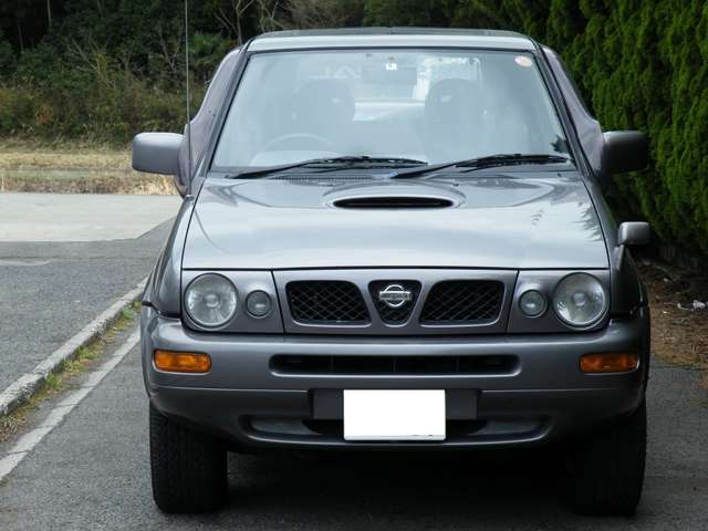 1997 Nissan Mistral – thumbnail 2