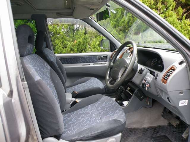 1997 Nissan Mistral – thumbnail 4