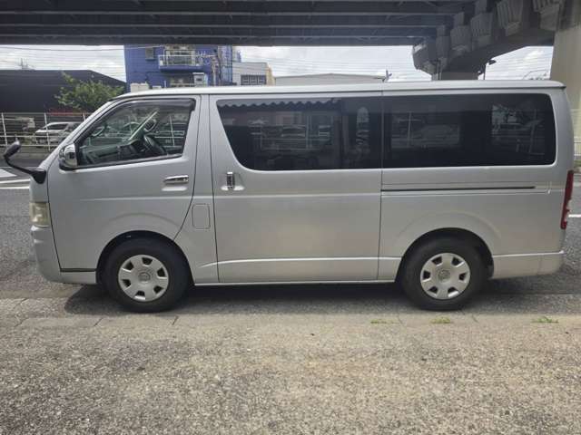 2008 Toyota Hiace – thumbnail 3
