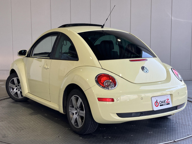 2006 Volkswagen New Beetle – thumbnail 2