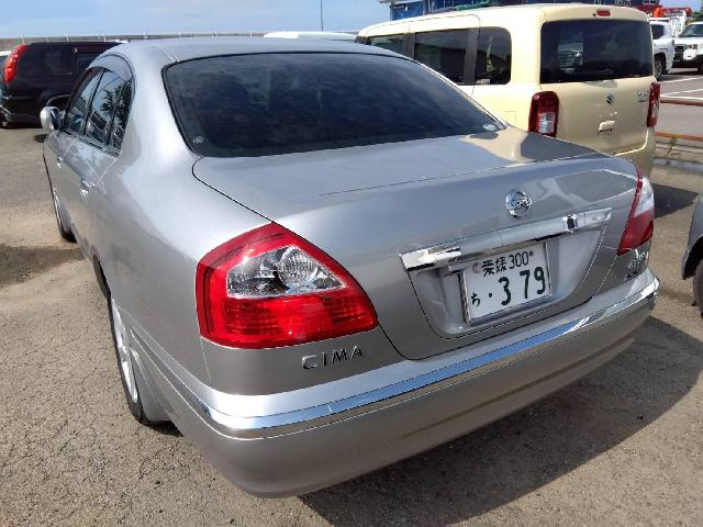 2002 Nissan Cima – thumbnail 2
