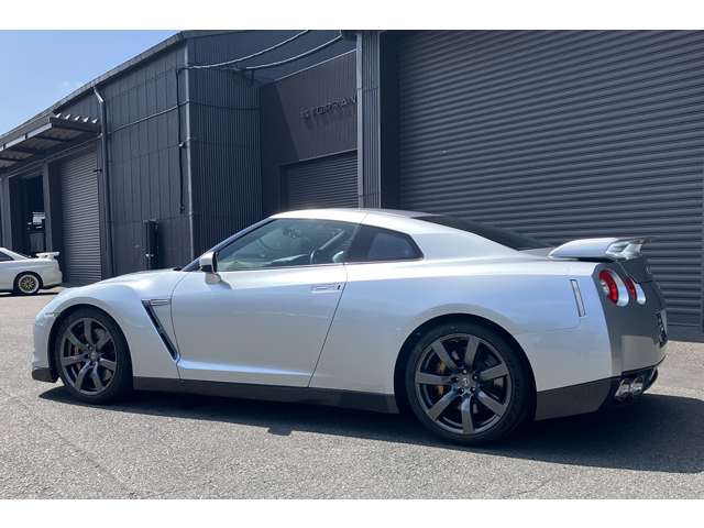 2008 Nissan GT-R – thumbnail 3