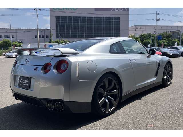 2008 Nissan GT-R – thumbnail 4