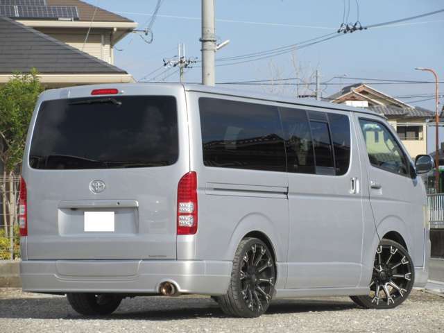 2005 Toyota Hiace – thumbnail 2