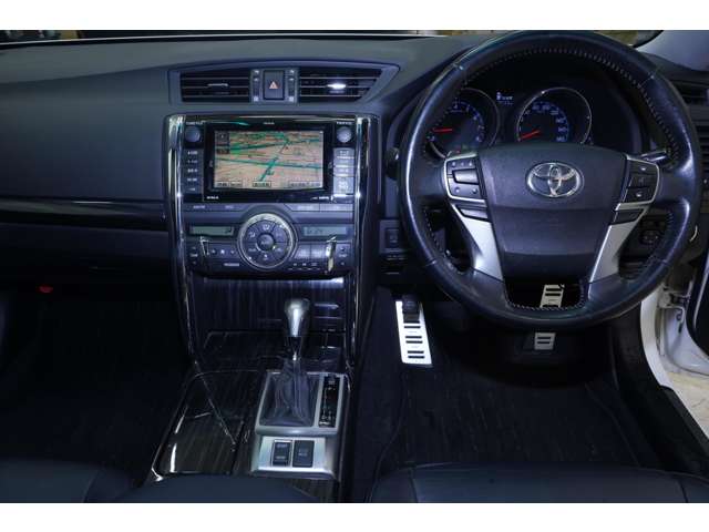 2010 Toyota Mark X – thumbnail 3