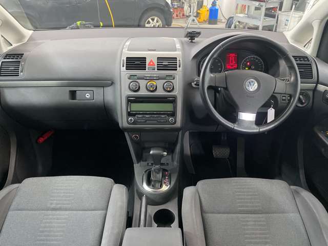 2009 Volkswagen Golf Touran – thumbnail 3