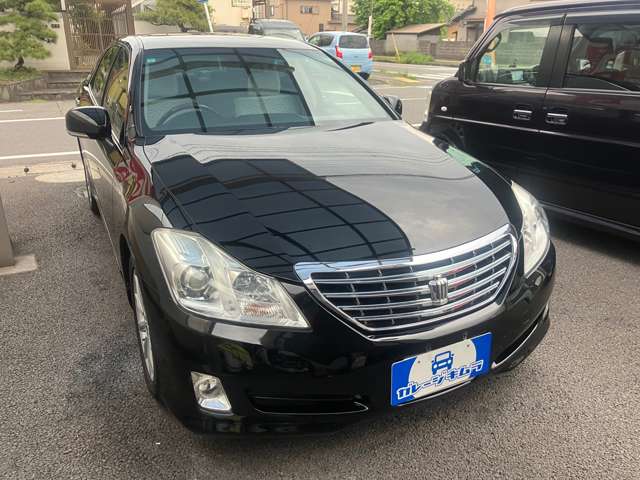 2009 Toyota Crown Royal – thumbnail 2