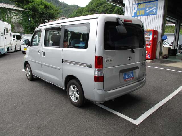 2010 Toyota LiteAce Van – thumbnail 3