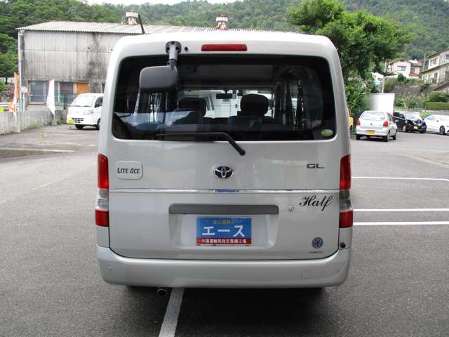 2010 Toyota LiteAce Van – thumbnail 4