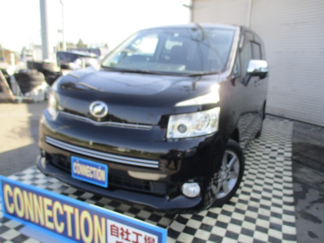 2009 Toyota Voxy – thumbnail 2