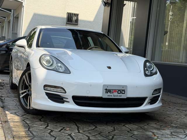 2010 Porsche Panamera – thumbnail 2