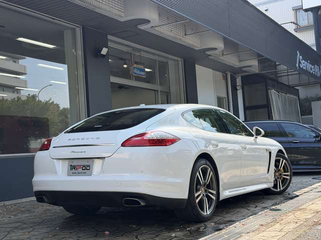 2010 Porsche Panamera – thumbnail 4