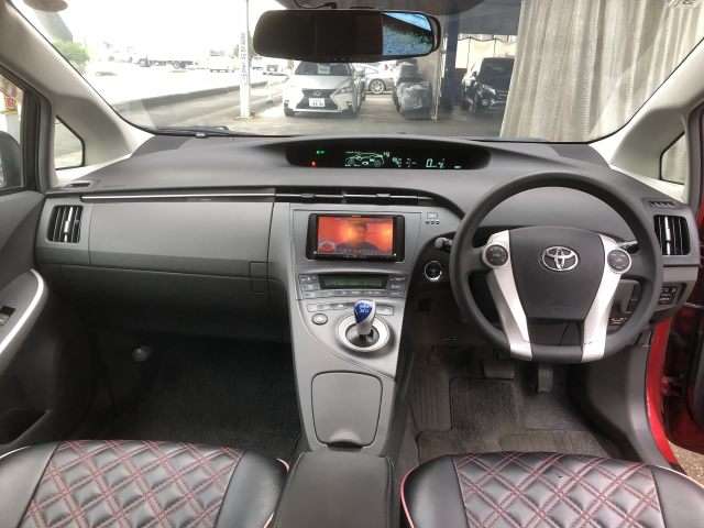 2010 Toyota Prius – thumbnail 2