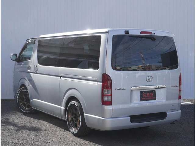 2006 Toyota Hiace – thumbnail 2