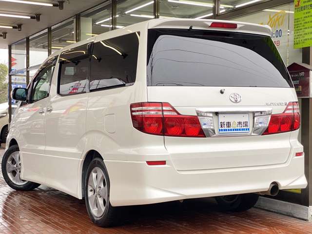 2005 Toyota Alphard – thumbnail 4