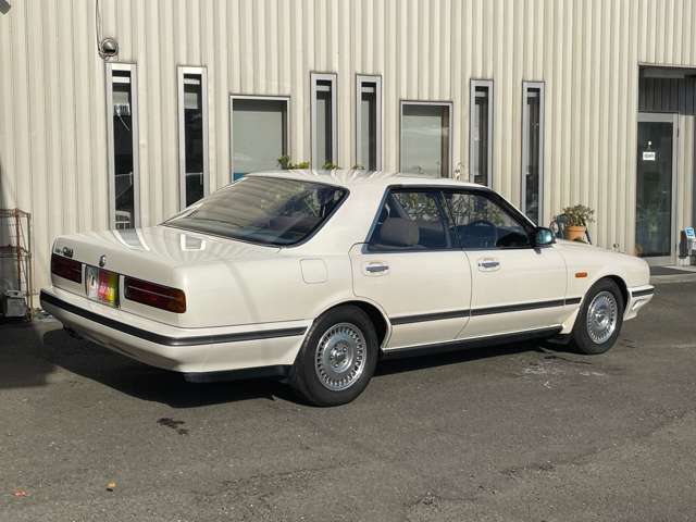 1991 Nissan Cima – thumbnail 2