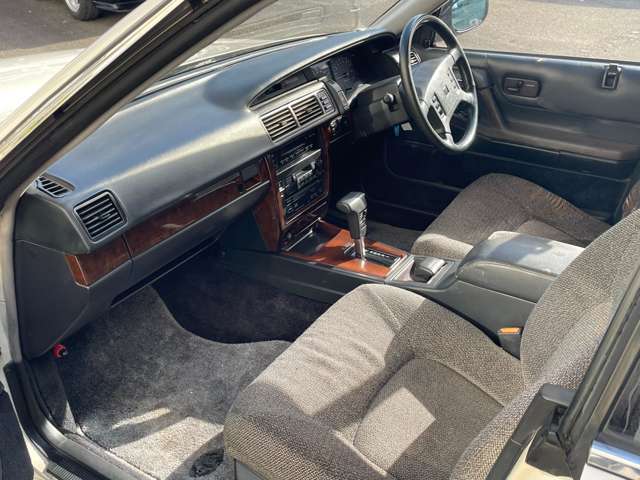 1991 Nissan Cima – thumbnail 4