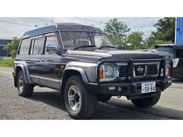 1990 Nissan Safari – thumbnail 3