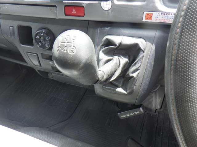 2008 Toyota Hiace – thumbnail 2