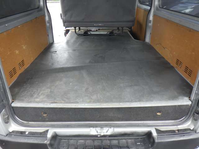2008 Toyota Hiace – thumbnail 3