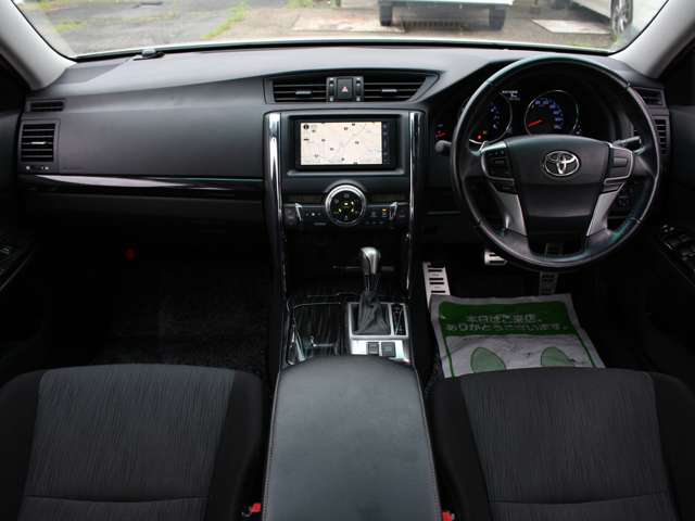 2010 Toyota Mark X – thumbnail 4