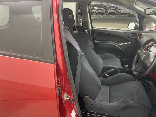 2011 Mitsubishi Colt – thumbnail 3