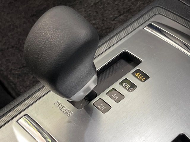 2010 Mitsubishi Pajero – thumbnail 3