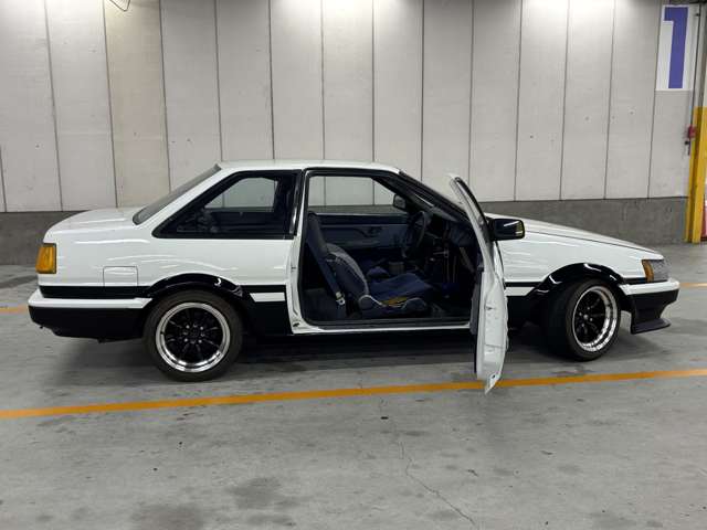 1984 Toyota Corolla Levin – thumbnail 2