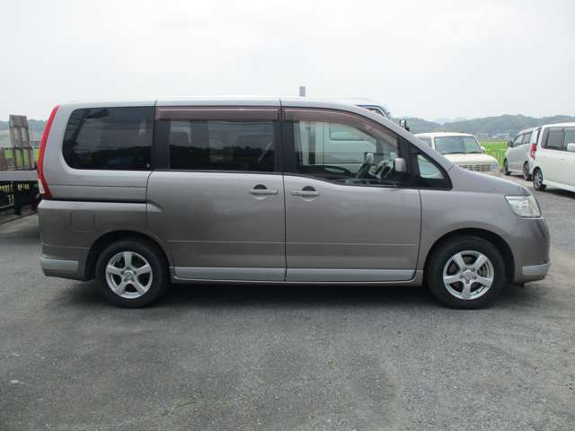 2007 Nissan Serena – thumbnail 3