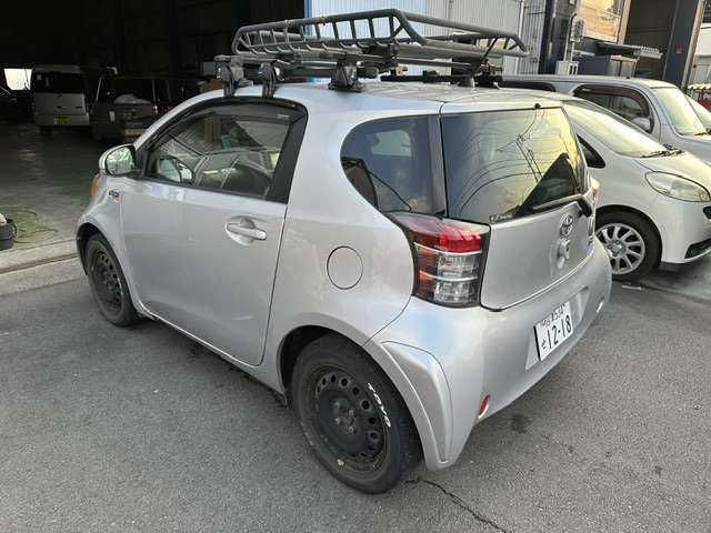 2010 Toyota iQ – thumbnail 3
