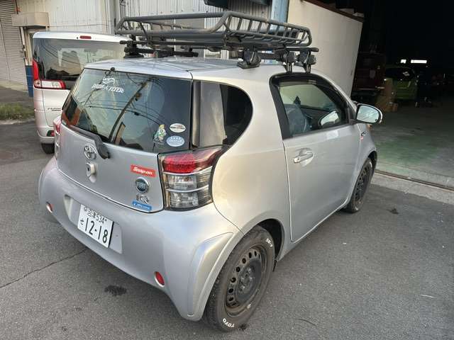 2010 Toyota iQ – thumbnail 4