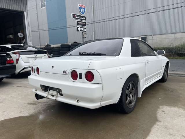 1993 Nissan Skyline GT-R – thumbnail 2