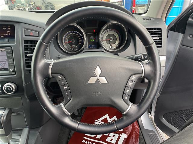 2008 Mitsubishi Pajero – thumbnail 4