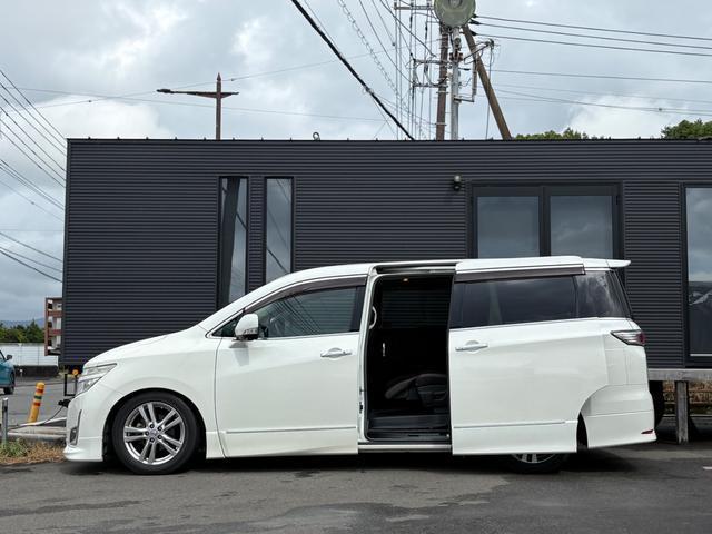 2010 Nissan Elgrand – thumbnail 4