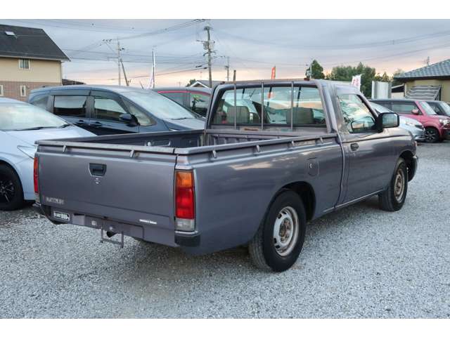 2001 Nissan Datsun – thumbnail 2