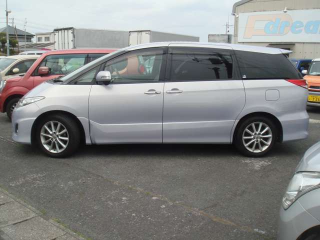 2009 Toyota Estima – thumbnail 2