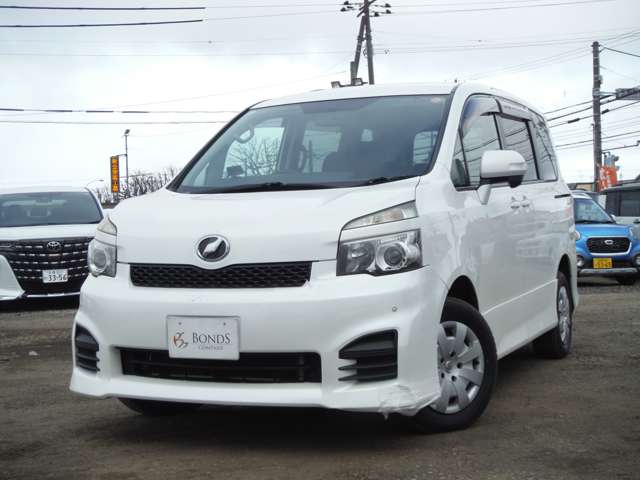 2010 Toyota Voxy – thumbnail 2