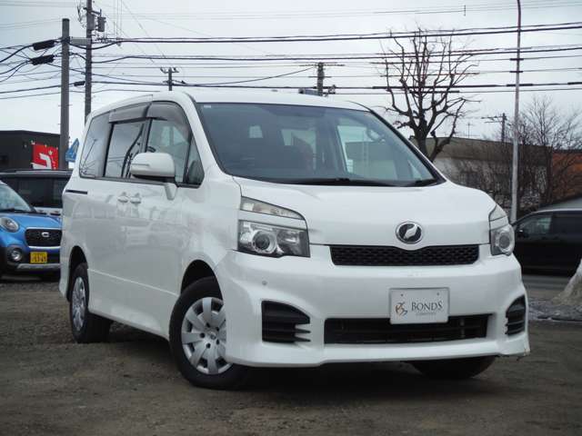 2010 Toyota Voxy – thumbnail 3