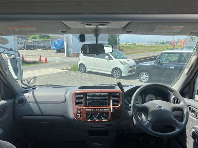 2005 Nissan Caravan Coach – thumbnail 4