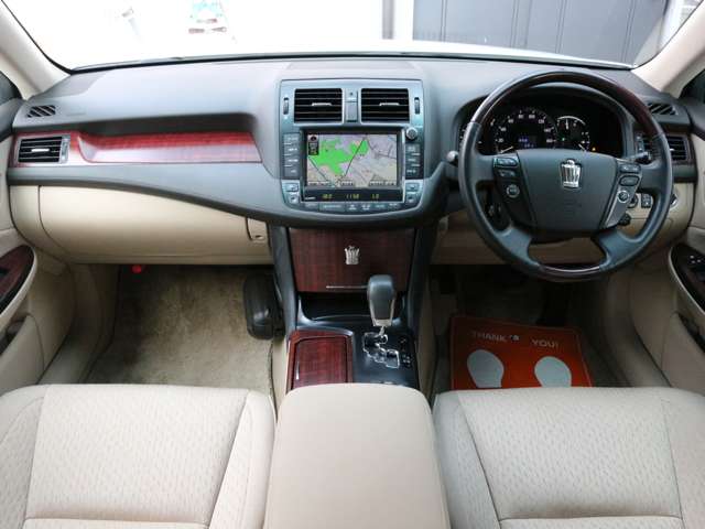 2008 Toyota Crown Royal – thumbnail 4