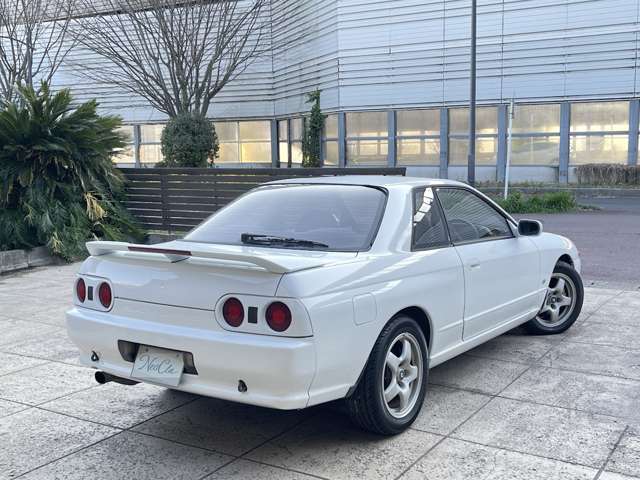 1992 Nissan Skyline Coupe – thumbnail 2