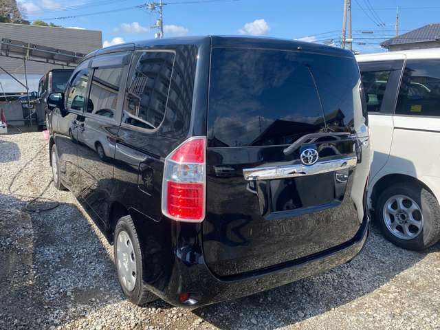 2009 Toyota Noah – thumbnail 3