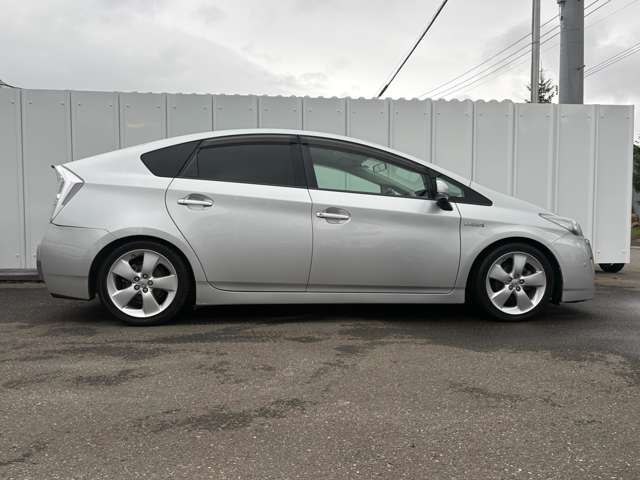 2010 Toyota Prius – thumbnail 3