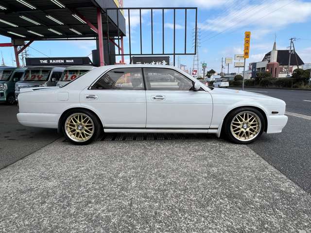 1994 Nissan Cedric – thumbnail 4