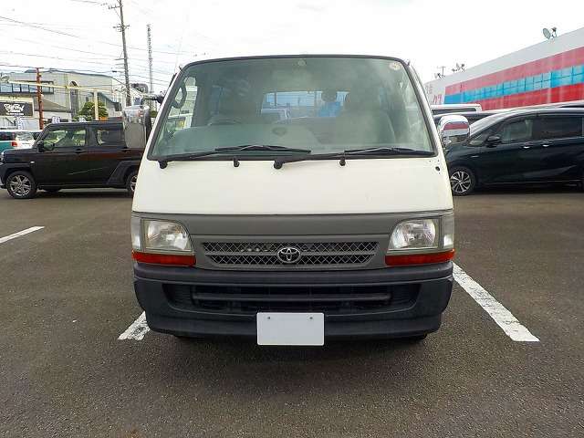 2004 Toyota Hiace – thumbnail 4